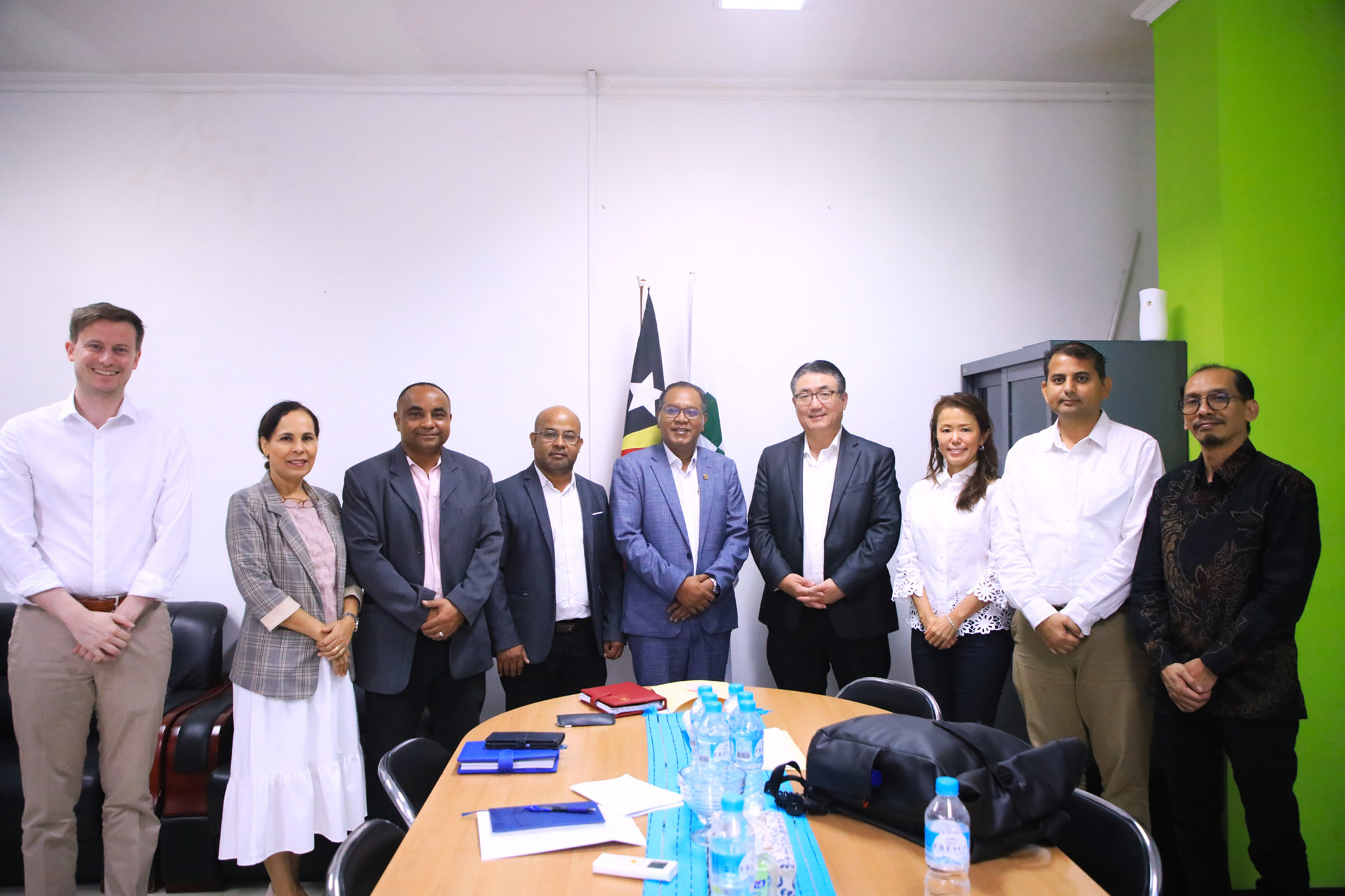 VMOH HALA’O ENKONTRU HO EKIPA HOSI BANKU MUNDIÁL